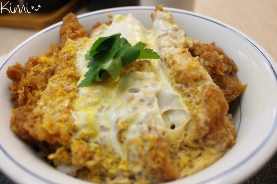 Mon premier Katsudon depuis mon arrivée. 美味しい!